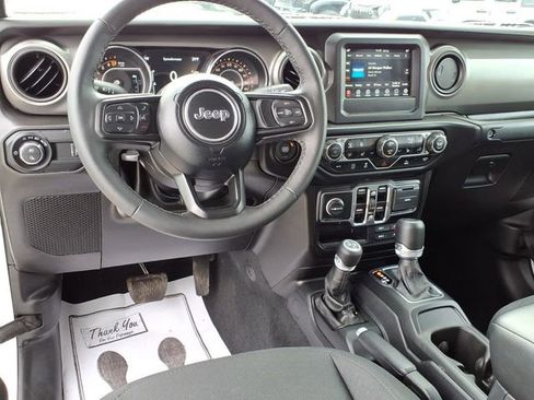 Used 2023 Jeep Gladiator Sport AWD/4WD image 15