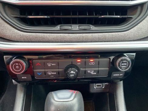 Used 2022 Jeep Compass Latitude image 21