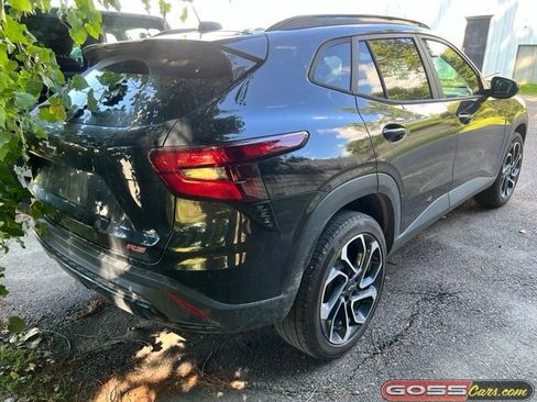 Used 2024 Chevrolet Trax RS w/ Sunroof Package FWD image 3