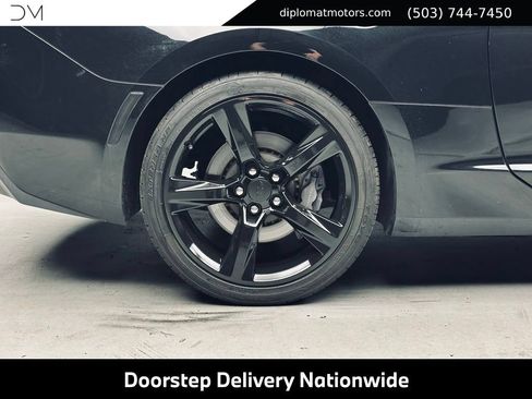 Used 2018 Chevrolet Camaro SS RWD image 40