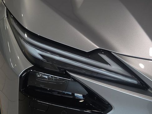 New 2026 Lexus ES 350e FWD image 8