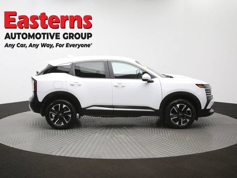 Used 2025 Nissan Kicks SV AWD/4WD image 45