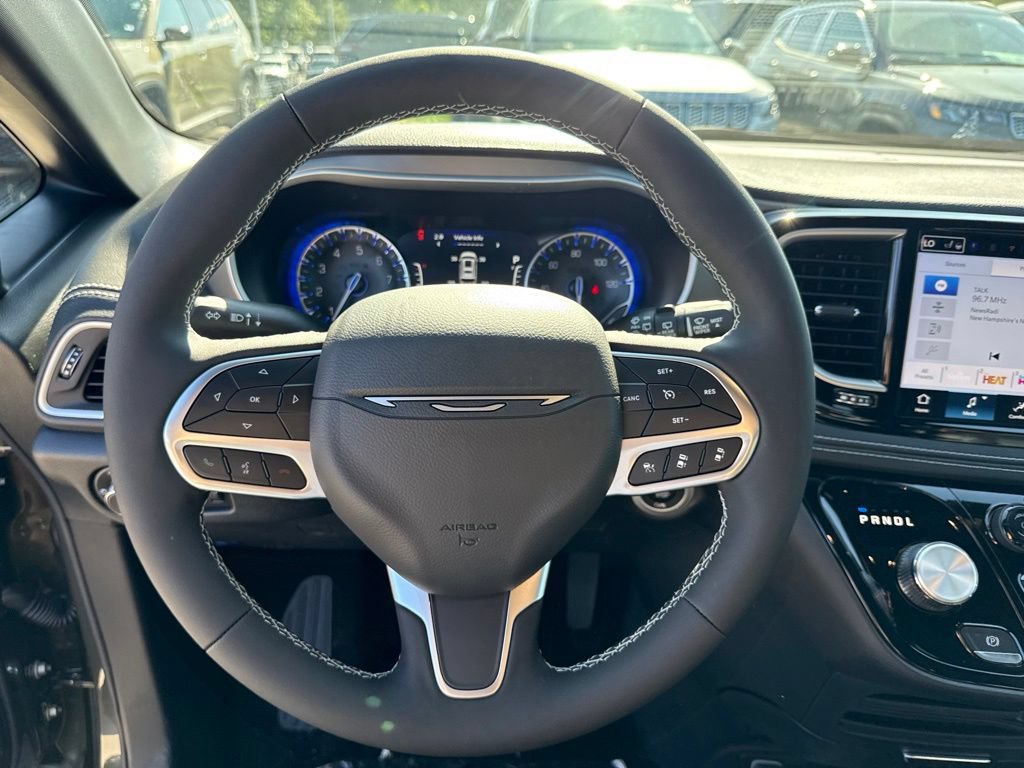 New 2027 Chrysler Pacifica Select FWD image 10