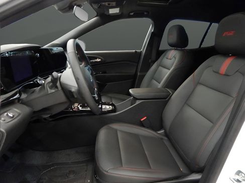 Used 2025 Chevrolet Trax RS w/ Sunroof Package image 15