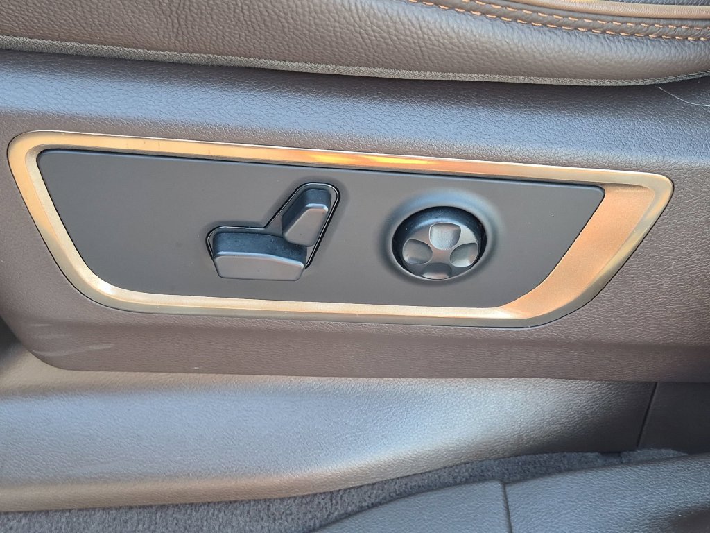 Used 2025 RAM 1500 Limited AWD/4WD image 12