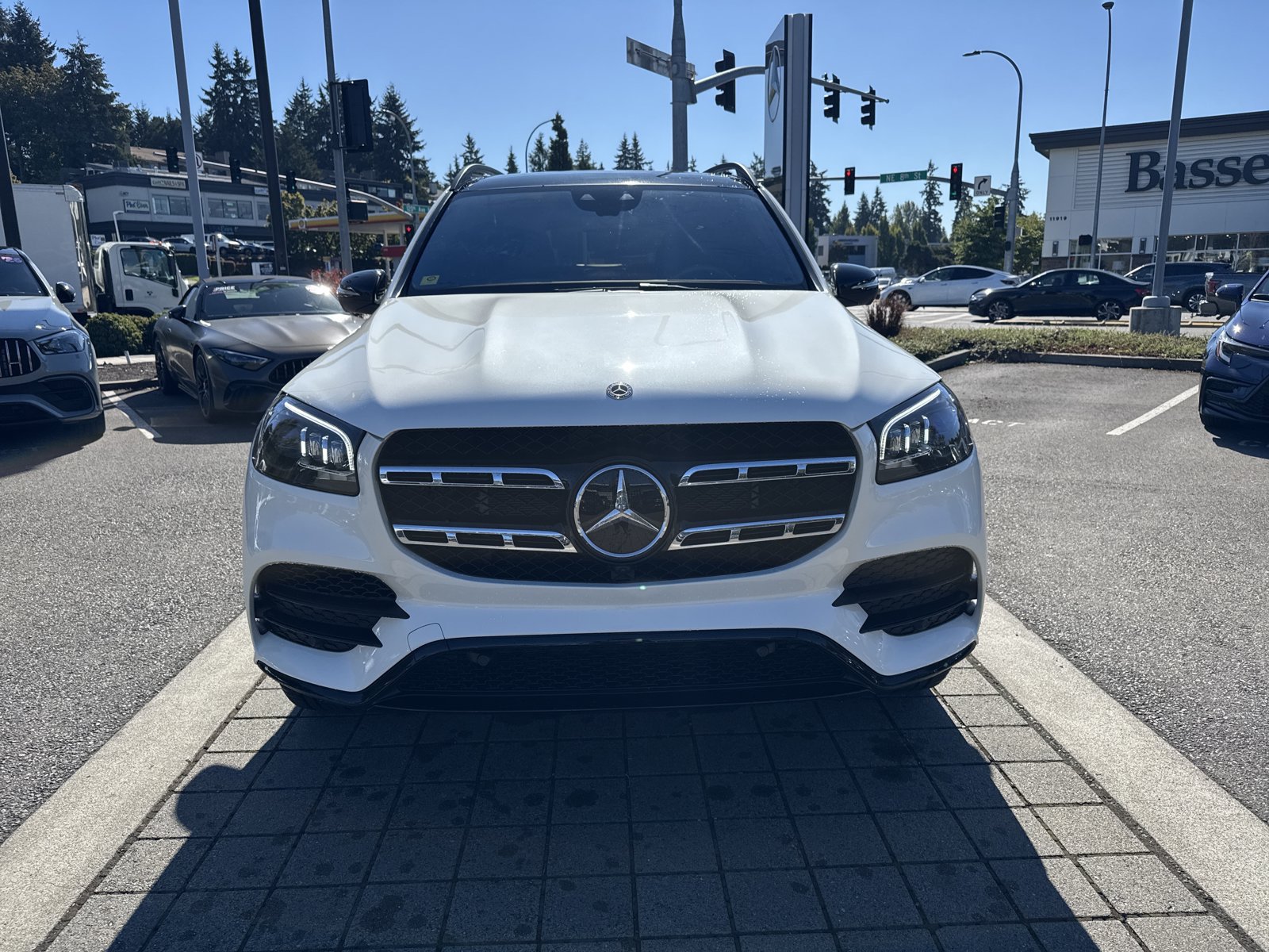 Used 2021 Mercedes-Benz GLS 580 4MATIC image 2