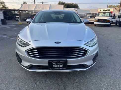 Used 2019 Ford Fusion SE image 2