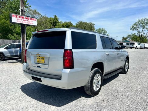 Used 2019 Chevrolet Suburban LT image 5