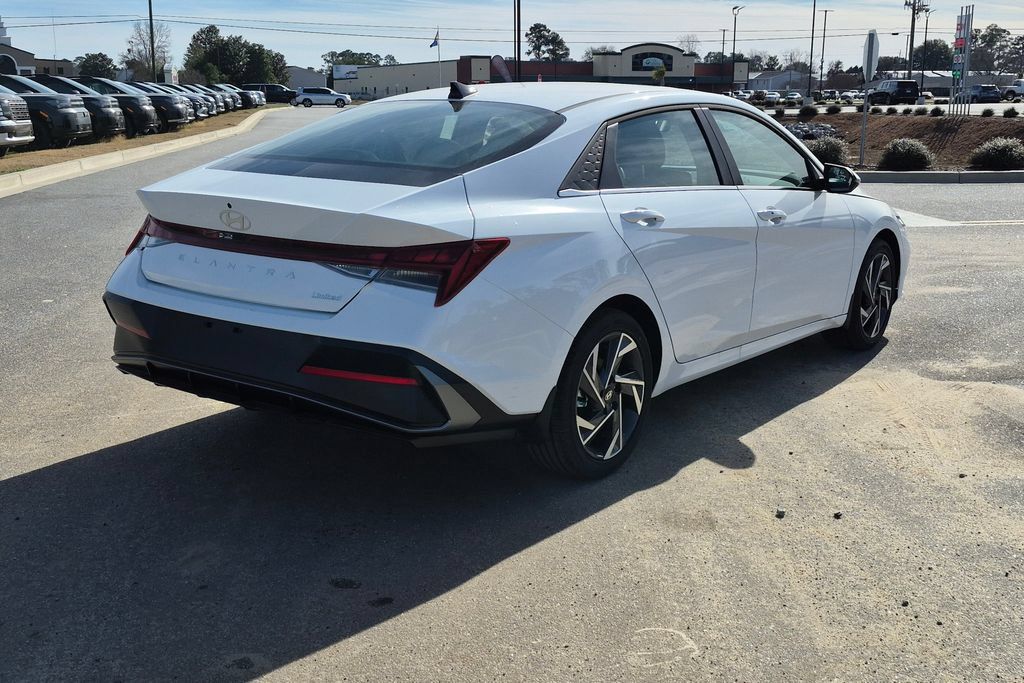 New 2026 Hyundai Elantra Limited FWD image 5
