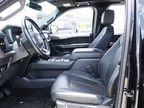 Used 2023 Ford Expedition Platinum AWD/4WD image 4
