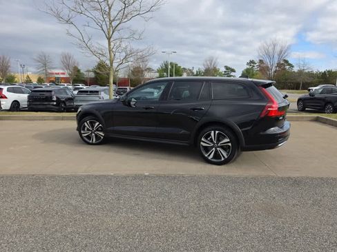 Used 2025 Volvo V60 B5 Cross Country Plus AWD/4WD image 4