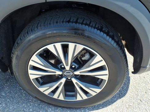 Used 2023 Nissan Rogue SV image 18