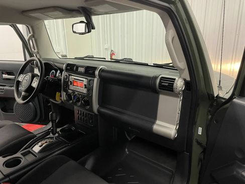 Used 2014 Toyota FJ Cruiser 2WD w/ Convenience Package image 43
