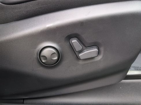 New 2026 Chrysler Pacifica Limited image 11