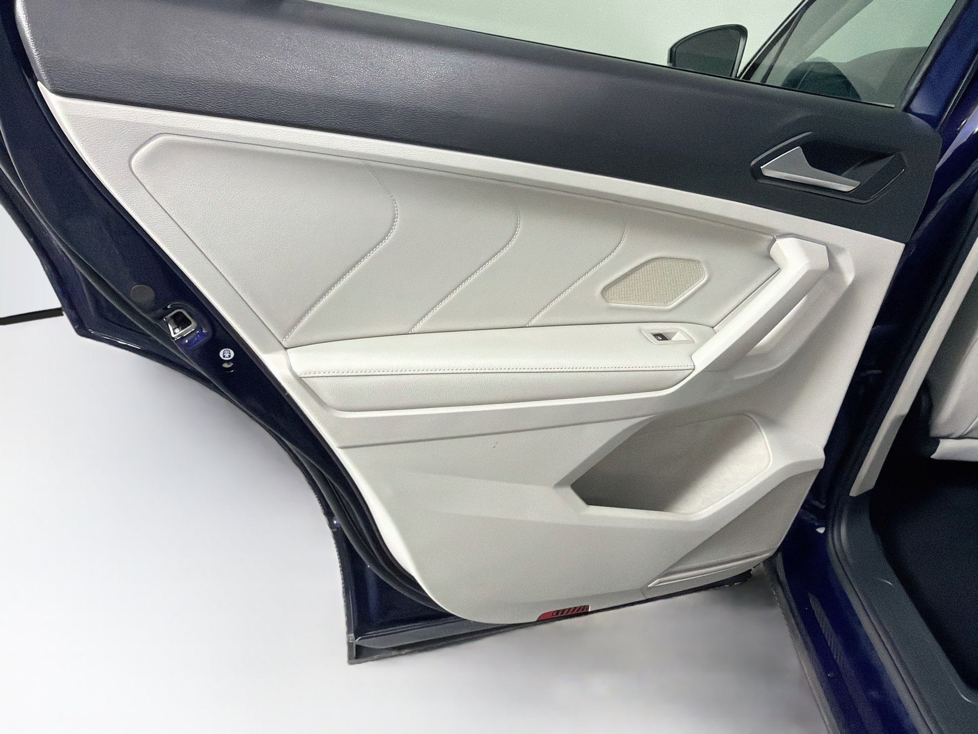Used 2023 Volkswagen Tiguan SE FWD image 27