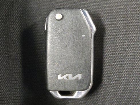 Used 2023 Kia Sorento LX FWD image 32