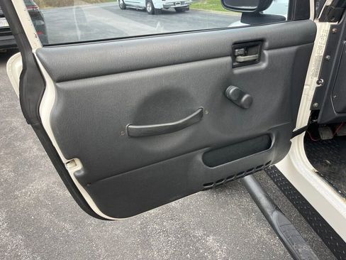 Used 2005 Jeep Wrangler SE image 33