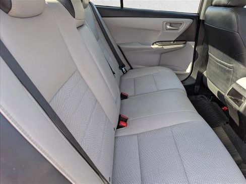Used 2016 Toyota Camry SE image 30