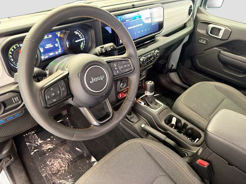Used 2024 Jeep Wrangler Unlimited AWD/4WD image 7