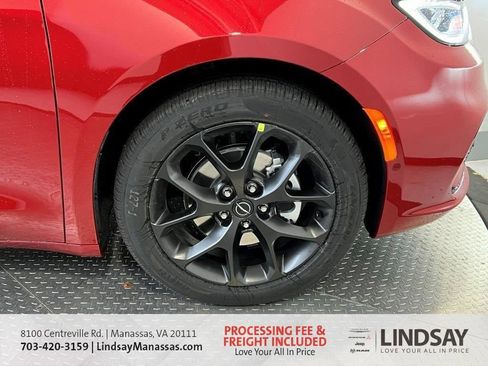 New 2026 Chrysler Pacifica Limited w/ S Appearance Package image 10