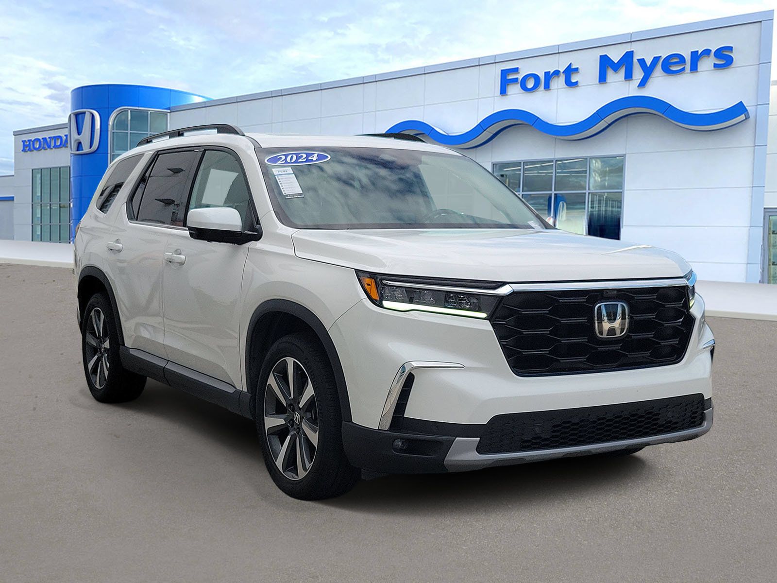 Used 2024 Honda Pilot Elite image 1
