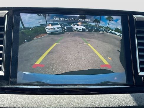 Used 2025 Chrysler Pacifica Select FWD image 13
