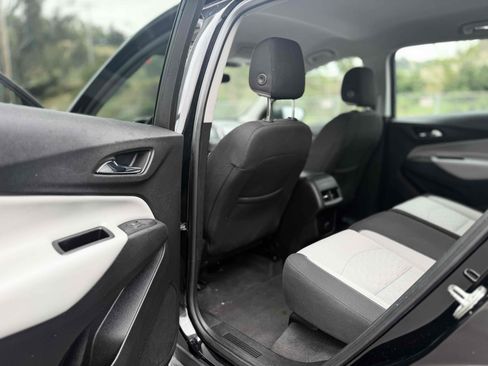 Used 2018 Chevrolet Equinox LS FWD image 18