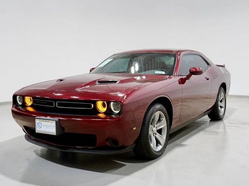 Used 2019 Dodge Challenger SXT RWD image 8