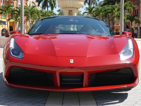 Used 2019 Ferrari 488 GTB RWD image 8