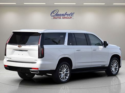 Certified 2023 Cadillac Escalade ESV Premium Luxury image 4