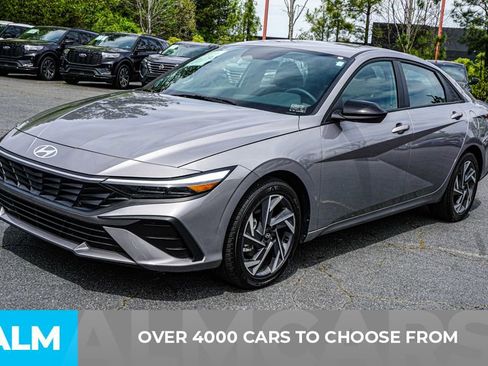 Used 2025 Hyundai Elantra Sport image 3