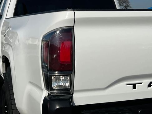 Used 2019 Toyota Tacoma SR image 15