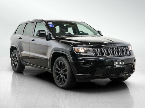 Used 2017 Jeep Grand Cherokee Altitude AWD/4WD image 7