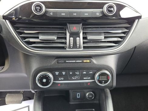 Used 2020 Ford Escape SE image 20