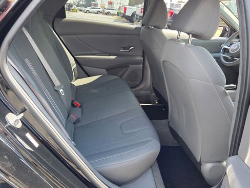 Used 2022 Hyundai Elantra SEL FWD image 14