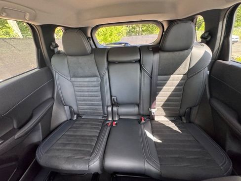 New 2025 Mitsubishi Outlander SE image 33