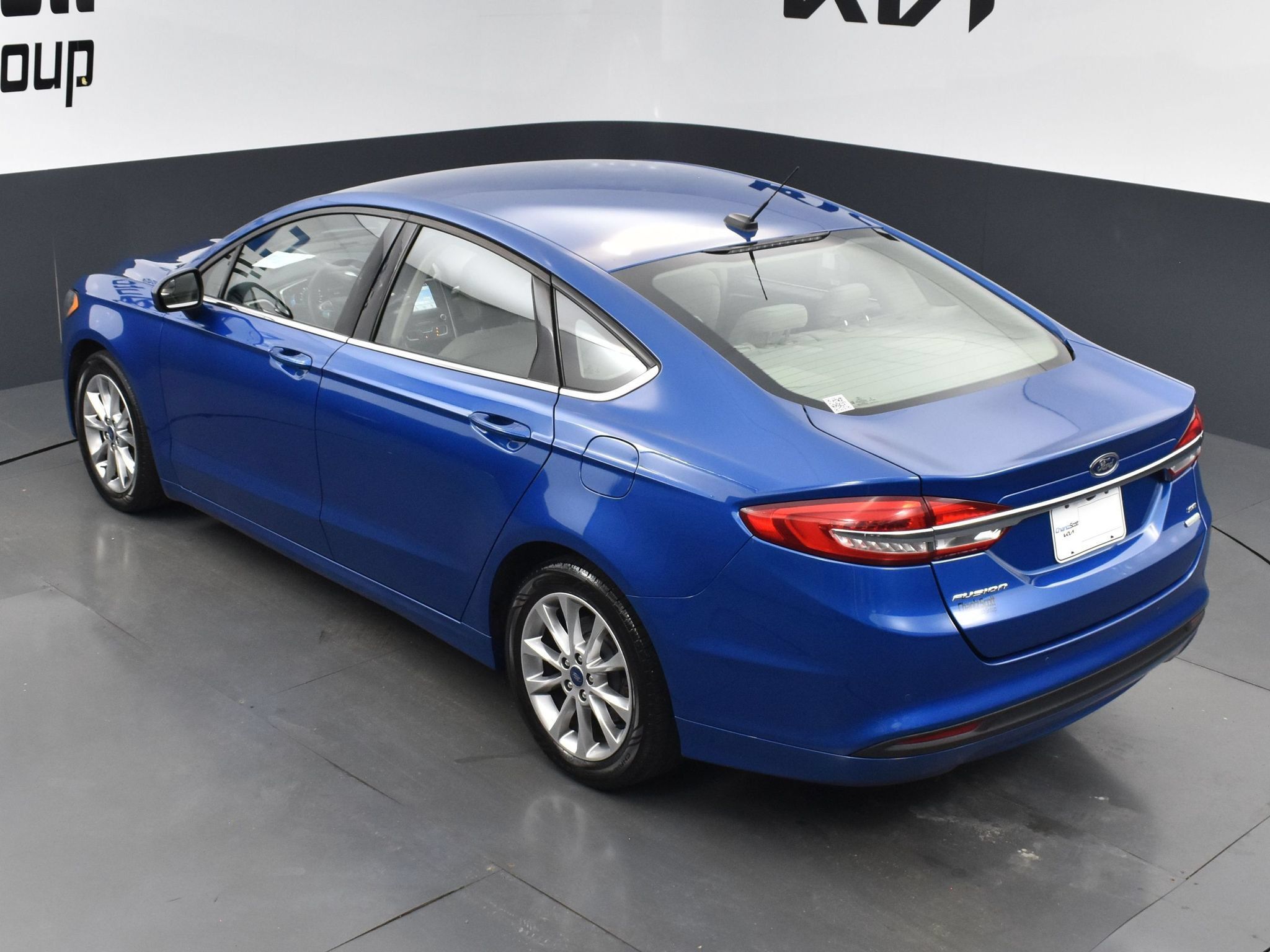 Used 2017 Ford Fusion SE w/ Fusion SE Technology Package FWD image 12