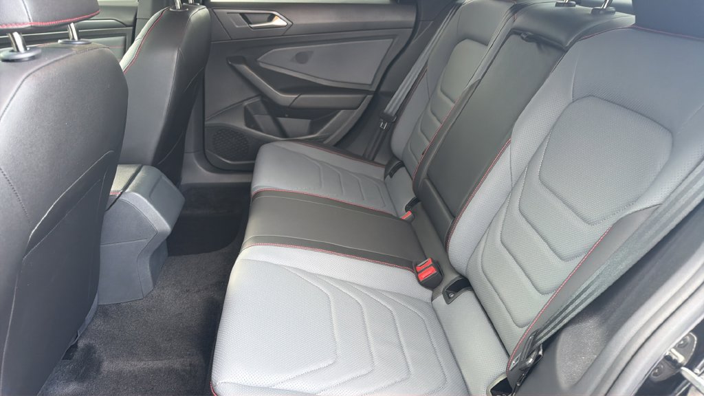 Used 2025 Volkswagen Jetta GLI Autobahn FWD image 29