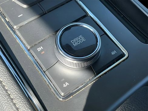 Certified 2024 Ford Expedition XLT image 37