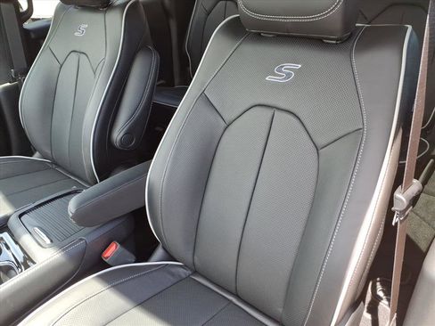 New 2027 Chrysler Pacifica Limited AWD/4WD image 17
