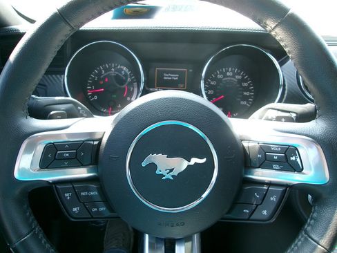 Used 2016 Ford Mustang Coupe image 20