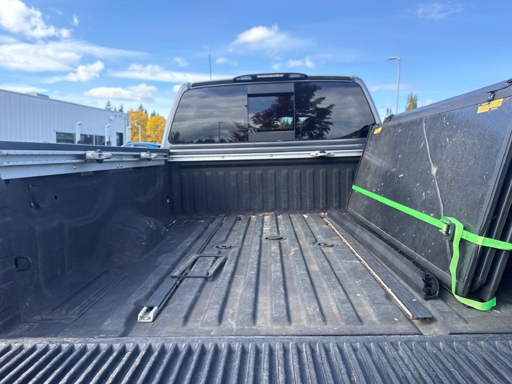 Used 2017 Nissan Titan SL AWD/4WD image 33