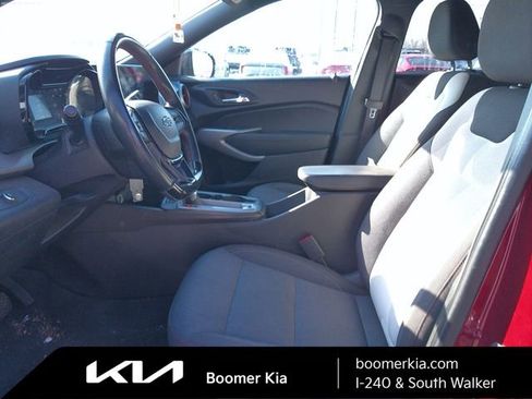 Used 2024 Chevrolet Trax RS w/ Driver Confidence Package image 10