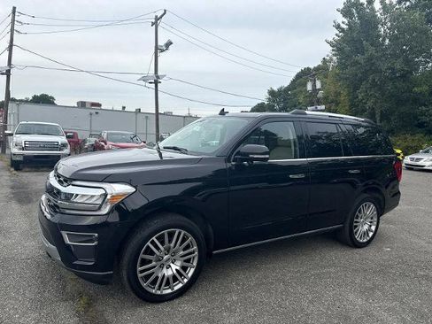 Certified 2023 Ford Expedition Limited image 3