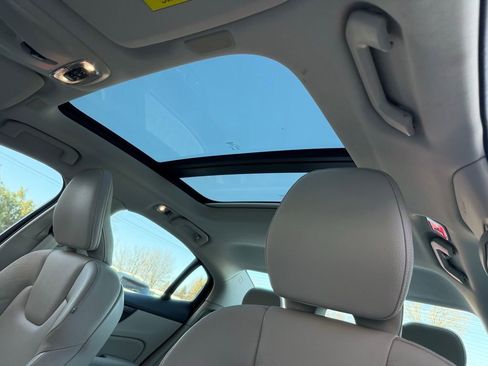 Used 2019 Volvo S60 T5 Momentum w/ Premium Package image 11