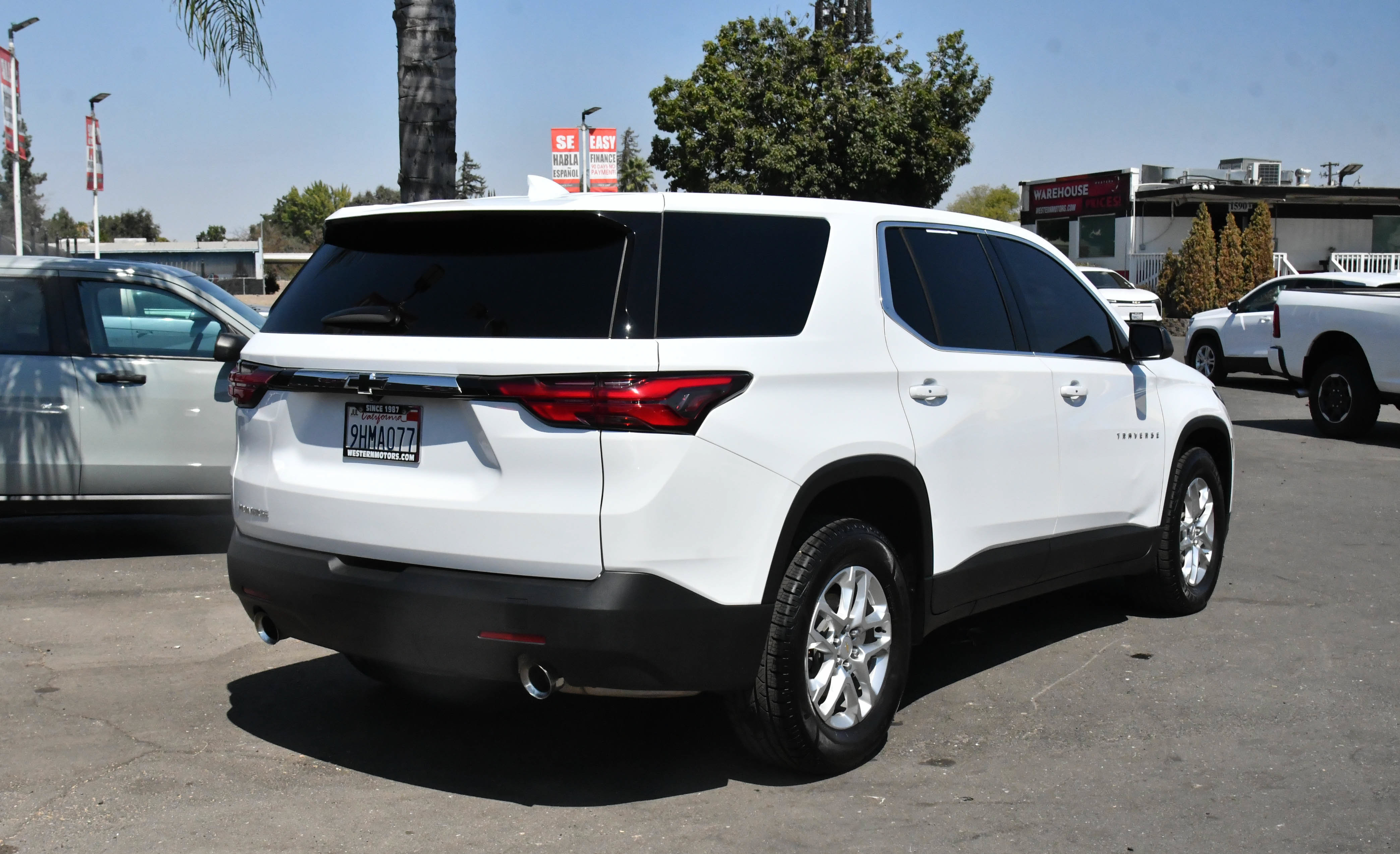 Used 2023 Chevrolet Traverse LS w/ LPO, Cargo Package FWD image 8