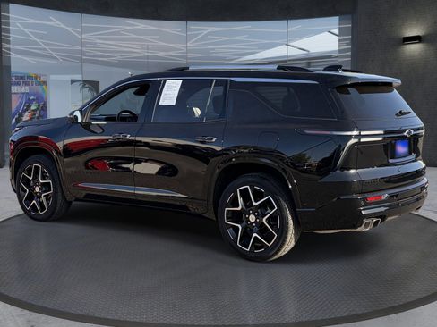Certified 2025 Chevrolet Traverse High Country FWD image 4