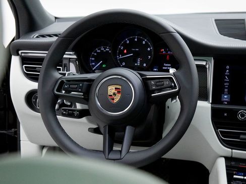 Used 2023 Porsche Macan image 20