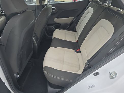 Used 2022 Hyundai Venue SEL w/ Cargo Package image 16