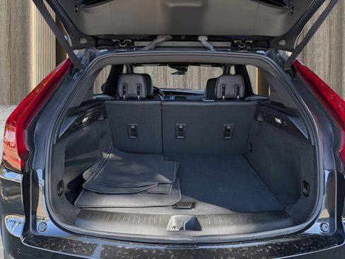 Used 2023 Cadillac XT4 Luxury w/ Cold Weather Package image 61